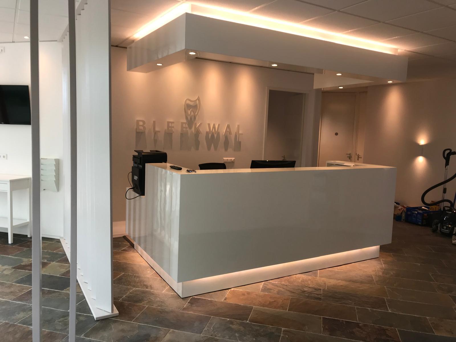 Specialistische renovatie van tandartspraktijken (bleekwal)